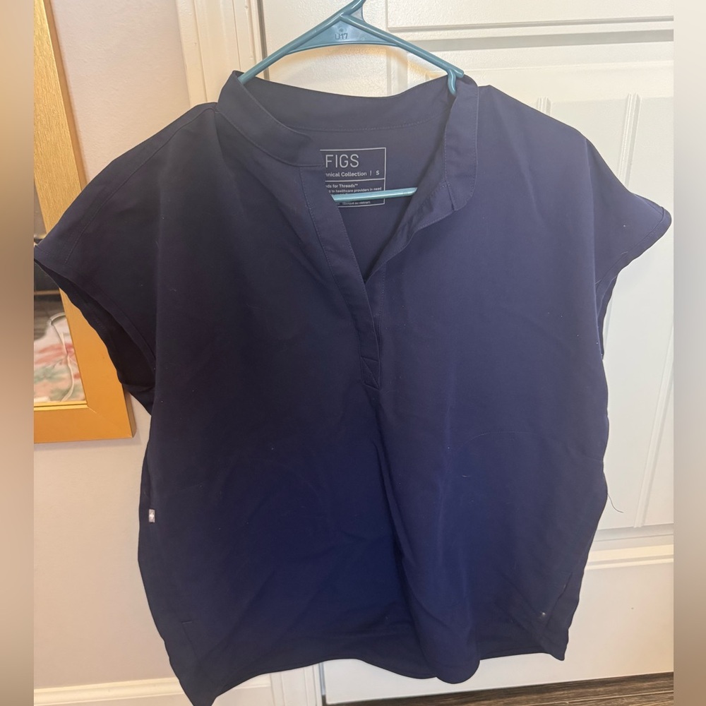 FIGS Women's Navy Short-Sleeve Split V Tunic